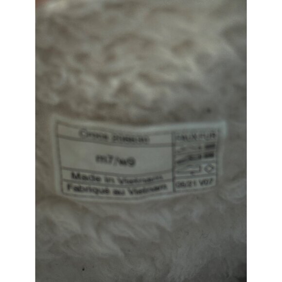 Winter White Crocs Boots With Sherpa Lining For M7/W9 - Picture 5 of 7